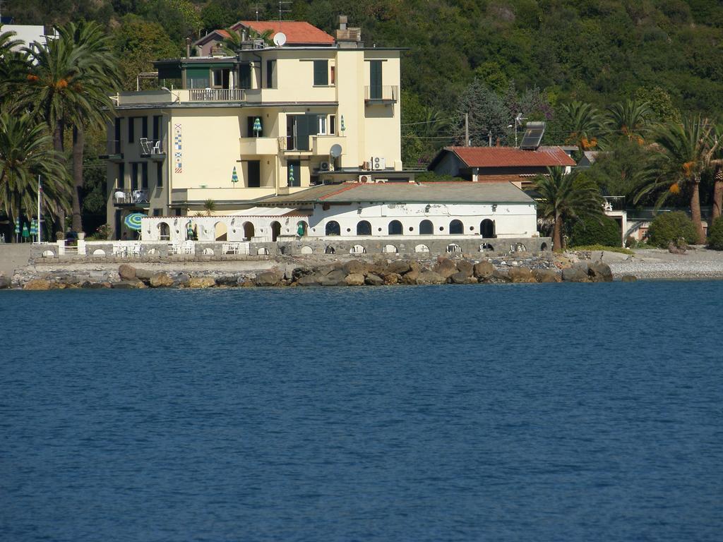 Residence Villa Miky Albenga Bagian luar foto